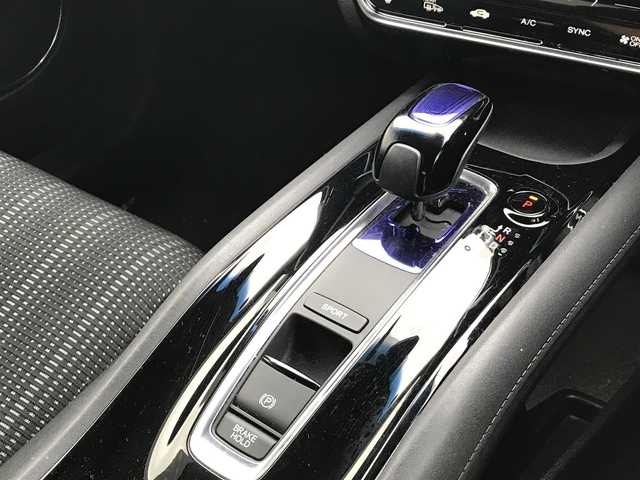 ホンダ ヴェゼル ハイブリッド Z ホンダセンシング 富山県 2017(平29)年 7.2万km クリスタルブラックパール 社外ナビ/フルセグTV/Bluetooth/バックカメラ/衝突被害軽減ブレーキ/レーンキープアシスト/レーダークルーズコントロール/プッシュスタート/スマートキー/革巻きステアリング/ステアリングスイッチ/ハーフレザーシート/プッシュスタート/スマートキー/スペアキー1本/シートヒーター/ルーフレール/スタッドレスタイヤ車載/ETC