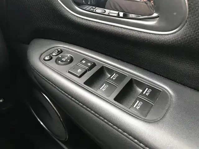 ホンダ ヴェゼル ハイブリッド Z ホンダセンシング 富山県 2017(平29)年 7.2万km クリスタルブラックパール 社外ナビ/フルセグTV/Bluetooth/バックカメラ/衝突被害軽減ブレーキ/レーンキープアシスト/レーダークルーズコントロール/プッシュスタート/スマートキー/革巻きステアリング/ステアリングスイッチ/ハーフレザーシート/プッシュスタート/スマートキー/スペアキー1本/シートヒーター/ルーフレール/スタッドレスタイヤ車載/ETC