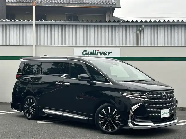 トヨタ アルファードハイブリット エグゼクティブ ラウンジ 東京都 2024(令6)年 0.3万km ブラック ワンオーナー/純正14インチメモリナビ/・フルセグTV/applecarplay/androidauto/Bluetooth/JBLプレミアムサウンドシステム/トヨタセーフティーセンス/・プリクラッシュセーフティー/・緊急時操舵支援/・レーンアシスト/・レーダークルーズコントロール/・アダクティブハイビームシステム/・ロードサイドアシスト/・ドライバー異常時対応システム/・プロアクティブドライビングアシスト/・発信遅れ告知機能/ブラインドスポットモニター/車両接近通知機能/モデリスタフルエアロ/マフラーカッター/ドライブレコーダー/パノラミックビューモニター/両側イージークローザードア/後席モニター/ムーンルーフ/LEDライト/前後コーナーセンサー/シートヒーター/シートベンチレーション/カーテンエアバック/純正19インチホイール/置くだけ充電/アクセサリーコンセント/横滑り防止装置/ETC/保証書/取扱説明書