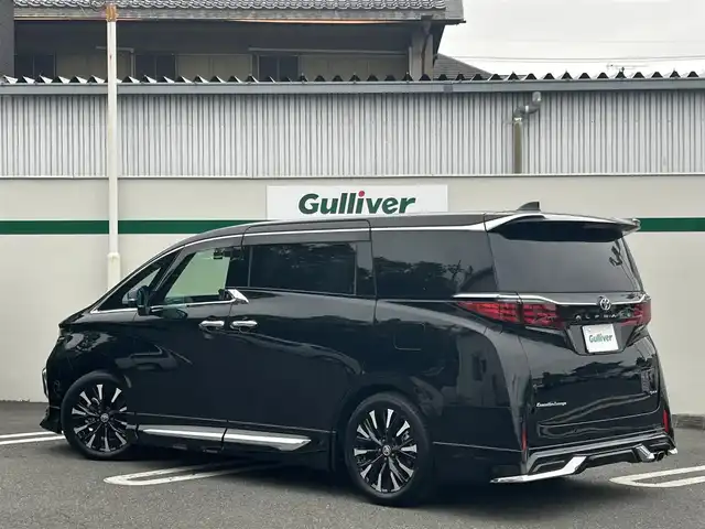 トヨタ アルファードハイブリット エグゼクティブ ラウンジ 東京都 2024(令6)年 0.3万km ブラック ワンオーナー/純正14インチメモリナビ/・フルセグTV/applecarplay/androidauto/Bluetooth/JBLプレミアムサウンドシステム/トヨタセーフティーセンス/・プリクラッシュセーフティー/・緊急時操舵支援/・レーンアシスト/・レーダークルーズコントロール/・アダクティブハイビームシステム/・ロードサイドアシスト/・ドライバー異常時対応システム/・プロアクティブドライビングアシスト/・発信遅れ告知機能/ブラインドスポットモニター/車両接近通知機能/モデリスタフルエアロ/マフラーカッター/ドライブレコーダー/パノラミックビューモニター/両側イージークローザードア/後席モニター/ムーンルーフ/LEDライト/前後コーナーセンサー/シートヒーター/シートベンチレーション/カーテンエアバック/純正19インチホイール/置くだけ充電/アクセサリーコンセント/横滑り防止装置/ETC/保証書/取扱説明書
