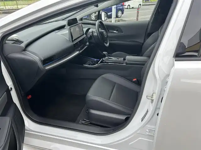 トヨタ プリウス Z 神奈川県 2023(令5)年 1.6万km プラチナホワイトパールマイカ ワンオーナー/クルーズコントロール/アラウンドビュー/ステアリングヒーター/デジタルインナーミラー/ETC2.0/電動バックドア