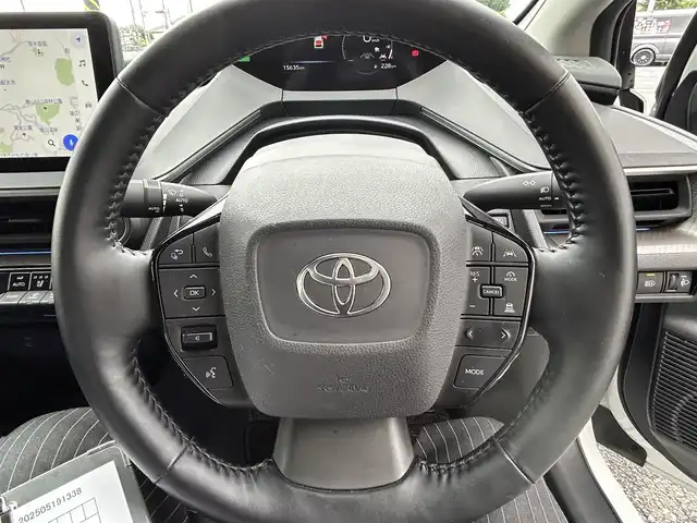 トヨタ プリウス Z 神奈川県 2023(令5)年 1.6万km プラチナホワイトパールマイカ ワンオーナー/クルーズコントロール/アラウンドビュー/ステアリングヒーター/デジタルインナーミラー/ETC2.0/電動バックドア