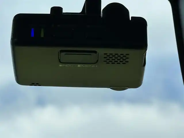 スズキ ジムニー シエラ JC 滋賀県 2023(令5)年 1.2万km キネティックイエロー/ブラック 禁煙車/純正ナビ/Bluetooth/SD/USB/フルセグテレビ/バックカメラ/シートヒーター /クルーズコントロール/ビルトインETC/セーフティサポート/・デュアルセンサーブレーキサポート/・車線逸脱警報機能/・ふらつき警報機能/・先行車発進お知らせ機能/・標識認識機能/・ハイビームアシスト/LEDヘッドライト/ドライブレコーダー