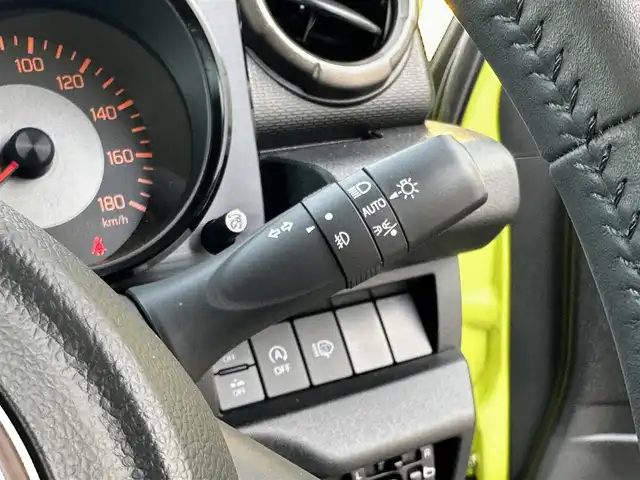 スズキ ジムニー シエラ JC 滋賀県 2023(令5)年 1.2万km キネティックイエロー/ブラック 禁煙車/純正ナビ/Bluetooth/SD/USB/フルセグテレビ/バックカメラ/シートヒーター /クルーズコントロール/ビルトインETC/セーフティサポート/・デュアルセンサーブレーキサポート/・車線逸脱警報機能/・ふらつき警報機能/・先行車発進お知らせ機能/・標識認識機能/・ハイビームアシスト/LEDヘッドライト/ドライブレコーダー