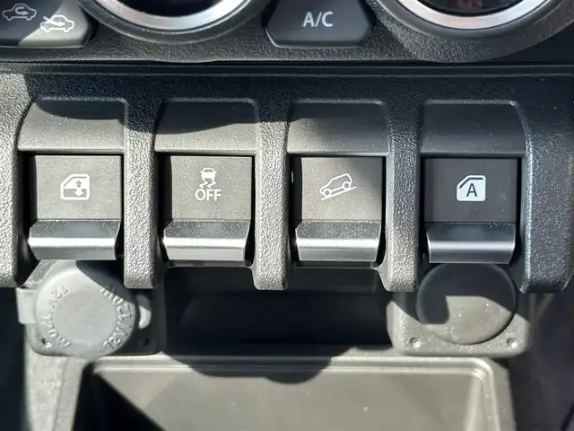 スズキ ジムニー シエラ JC 滋賀県 2023(令5)年 1.2万km キネティックイエロー/ブラック 禁煙車/純正ナビ/Bluetooth/SD/USB/フルセグテレビ/バックカメラ/シートヒーター /クルーズコントロール/ビルトインETC/セーフティサポート/・デュアルセンサーブレーキサポート/・車線逸脱警報機能/・ふらつき警報機能/・先行車発進お知らせ機能/・標識認識機能/・ハイビームアシスト/LEDヘッドライト/ドライブレコーダー