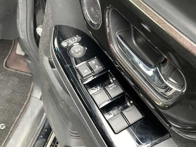 ホンダ Ｎ ＢＯＸ カスタム G L ホンダセンシング 愛知県 2018(平30)年 11.1万km クリスタルブラックパール (株)IDOMが運営する【じしゃロン名古屋鳴海店】の自社ローン専用車両になりますこちらは現金またはオートローンご利用時の価格です。自社ローンご希望の方は別途その旨お申付け下さい/Bluetooth/プッシュスタート/片側パワースライドドア/ドアバイザー/チップアップシート/アダプティブクルーズコントロール/ハンズフリー通話/ビルトインETC/スペアキー/アイドリングストップ/USB入力端子/サンシェード（セカンドシート側左右）