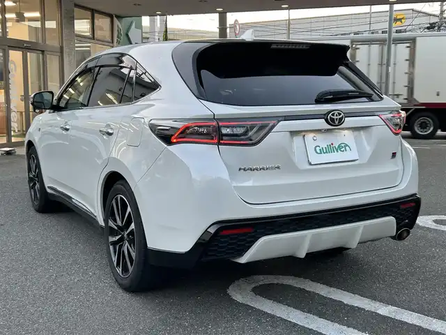トヨタ ハリアー エレガンス GRスポーツ 福岡県 2018(平30)年 6万km ホワイトパールクリスタルシャイン ワンオーナー/アルパイン製ナビ/（ラジオ/BT/CD/DVD/フルセグTV）/ムーンルーフ/レーダークルーズコントロール/バックカメラ/ドライブレコーダー/ビルトインETC/オートパーキングホールド/オートマチックハイビーム/アイドリングストップ/プリクラッシュセーフティ/レーンキープアシスト/純正19インチアルミホイール/フロアマット/ステアリングスイッチ/ドアバイザー/スペアキー×１/取扱説明書/保証書