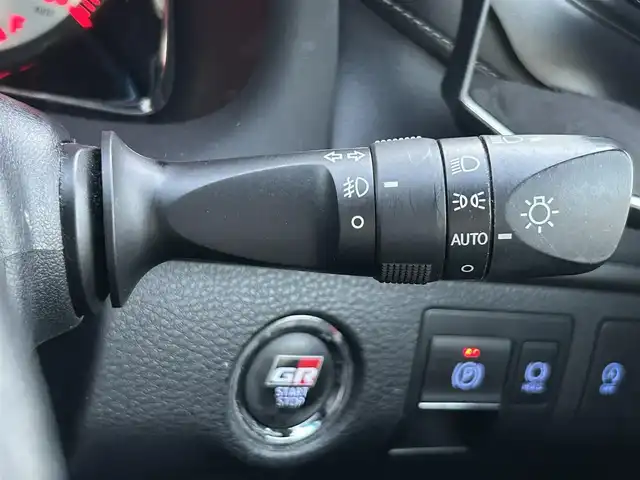 トヨタ ハリアー エレガンス GRスポーツ 福岡県 2018(平30)年 6万km ホワイトパールクリスタルシャイン ワンオーナー/アルパイン製ナビ/（ラジオ/BT/CD/DVD/フルセグTV）/ムーンルーフ/レーダークルーズコントロール/バックカメラ/ドライブレコーダー/ビルトインETC/オートパーキングホールド/オートマチックハイビーム/アイドリングストップ/プリクラッシュセーフティ/レーンキープアシスト/純正19インチアルミホイール/フロアマット/ステアリングスイッチ/ドアバイザー/スペアキー×１/取扱説明書/保証書