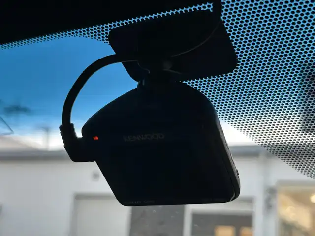 トヨタ ハリアー エレガンス GRスポーツ 福岡県 2018(平30)年 6万km ホワイトパールクリスタルシャイン ワンオーナー/アルパイン製ナビ/（ラジオ/BT/CD/DVD/フルセグTV）/ムーンルーフ/レーダークルーズコントロール/バックカメラ/ドライブレコーダー/ビルトインETC/オートパーキングホールド/オートマチックハイビーム/アイドリングストップ/プリクラッシュセーフティ/レーンキープアシスト/純正19インチアルミホイール/フロアマット/ステアリングスイッチ/ドアバイザー/スペアキー×１/取扱説明書/保証書