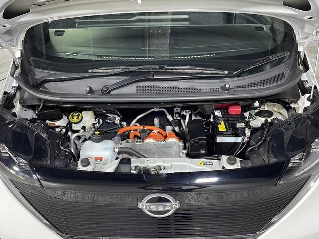 日産 サクラ X 沖縄県 2022(令4)年 1万km ホワイトパール 県外仕入　/禁煙車　/純正９インチナビ（ＢＴ，フルセグ，ＣＤ／ＤＶＤ，ラジオ）　/アラウンドビューモニター　/コーナーセンサー/ハイビームアシスト/ベンチシート/ドライブレコーダー　/ビルドインＥＴＣ　/純正フロアマット　/ＬＥＤヘッドライト/LEDリヤコンビネーションランプ/純正14インチアルミホイール