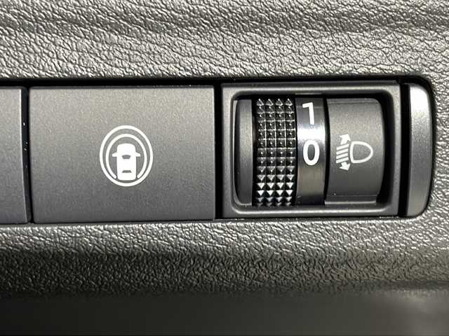 日産 サクラ X 沖縄県 2022(令4)年 1万km ホワイトパール 県外仕入　/禁煙車　/純正９インチナビ（ＢＴ，フルセグ，ＣＤ／ＤＶＤ，ラジオ）　/アラウンドビューモニター　/コーナーセンサー/ハイビームアシスト/ベンチシート/ドライブレコーダー　/ビルドインＥＴＣ　/純正フロアマット　/ＬＥＤヘッドライト/LEDリヤコンビネーションランプ/純正14インチアルミホイール