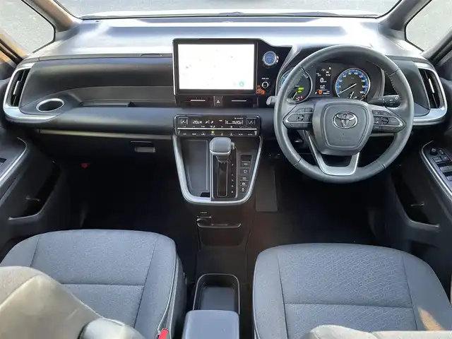 トヨタ ノア ハイブリッド S－G 福岡県 2022(令4)年 5.3万km ホワイトパールクリスタルシャイン 純正ナビ（BT/フルセグ/AM/FM/DISC/HDMI)/Bカメラ/両側パワースライドドア/レーダークルーズコントロール/LEDヘッドライト/オートマチックハイビーム/オートライト/ハーフレザーシート/DN席シートヒーター/純正16インチAW/ステアリングスイッチ/横滑り防止装置/コーナーセンサー/レーンキープアシスト/盗難防止装置/衝突被害軽減システム/BrakeHold/前後ドライブレコーダー/スマートキー/ETC2.0/取扱説明書