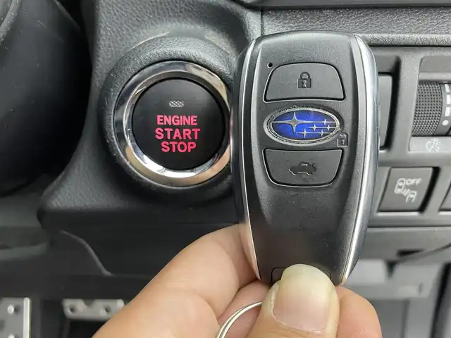 スバル ＸＶ ハイブリッド アドバンス 群馬県 2020(令2)年 4.3万km クールグレーカーキ アイサイトセイフティプラス(運転支援)/・スバルリヤビークルディテクション(後側方警戒支援システム)/アイサイトセイフティプラス(視界拡張)/・サイドビューモニター/ルーフレール(ローマウントタイプ/ブラック塗装)/シャークフィンアンテナ/＝＝＝＝＝/DIATONE8インチナビ/・AM/FM/CD/DVD/SD/USB/Bluetooth/フルセグTV/=====/ブラックルーフレール　アイサイトセイフティプラス（視界拡張／運転支援）　純正ダイアトーン８インチナビ　パワーシート　ポジションメモリー機能　プッシュスタート　スマートキー　オートビークルホールド　禁煙