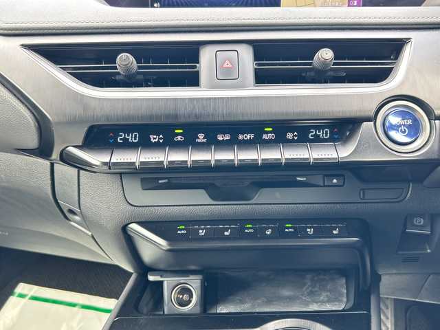 レクサス ＵＸ 250h Fスポーツ 東京都 2021(令3)年 2.2万km ホワイトノーヴァガラスフレーク ワンオーナー/新車時保証書 整備記録簿/取扱説明書　ナビ説明書/レーンキープアシスト/プリクラッシュセーフティー/レーダークルーズコントロール/BSM/純正メーカーSDナビ/フルセグTV/SD/CD/DVD/BD/SDREC/BT/USB/AUX/全方位カメラ　前後ドライブレコーダー/ビルトインETC【2.0】/ヘッドアップディスプレイ/白色レザーシート/シートヒーター/エアシート/フロントパワーシート【運転席メモリー付】/LEDヘッドライト/ハンドルヒーター/電動リアゲート/スマートキー×2/スマートカードキー×1/パドルシフト付革まきハンドル/純正18インチアルミ