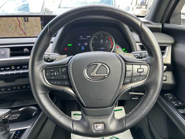 レクサス ＵＸ 250h Fスポーツ 東京都 2021(令3)年 2.2万km ホワイトノーヴァガラスフレーク ワンオーナー/新車時保証書 整備記録簿/取扱説明書　ナビ説明書/レーンキープアシスト/プリクラッシュセーフティー/レーダークルーズコントロール/BSM/純正メーカーSDナビ/フルセグTV/SD/CD/DVD/BD/SDREC/BT/USB/AUX/全方位カメラ　前後ドライブレコーダー/ビルトインETC【2.0】/ヘッドアップディスプレイ/白色レザーシート/シートヒーター/エアシート/フロントパワーシート【運転席メモリー付】/LEDヘッドライト/ハンドルヒーター/電動リアゲート/スマートキー×2/スマートカードキー×1/パドルシフト付革まきハンドル/純正18インチアルミ