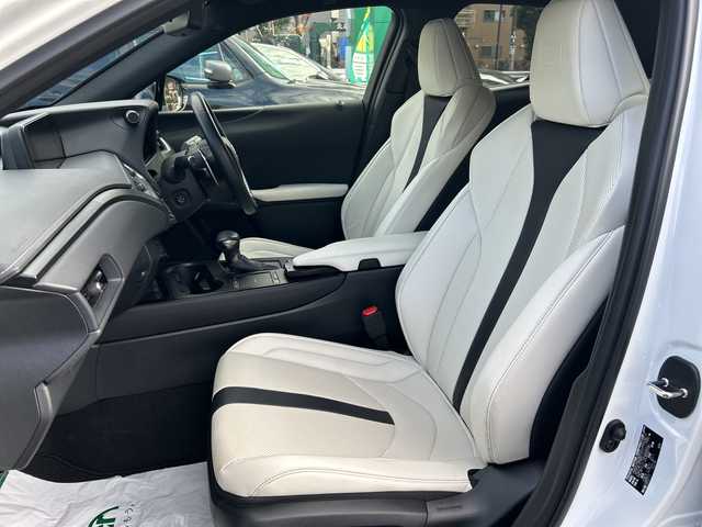 レクサス ＵＸ 250h Fスポーツ 東京都 2021(令3)年 2.2万km ホワイトノーヴァガラスフレーク ワンオーナー/新車時保証書 整備記録簿/取扱説明書　ナビ説明書/レーンキープアシスト/プリクラッシュセーフティー/レーダークルーズコントロール/BSM/純正メーカーSDナビ/フルセグTV/SD/CD/DVD/BD/SDREC/BT/USB/AUX/全方位カメラ　前後ドライブレコーダー/ビルトインETC【2.0】/ヘッドアップディスプレイ/白色レザーシート/シートヒーター/エアシート/フロントパワーシート【運転席メモリー付】/LEDヘッドライト/ハンドルヒーター/電動リアゲート/スマートキー×2/スマートカードキー×1/パドルシフト付革まきハンドル/純正18インチアルミ