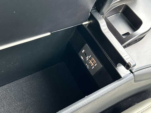 レクサス ＵＸ 250h Fスポーツ 東京都 2021(令3)年 2.2万km ホワイトノーヴァガラスフレーク ワンオーナー/新車時保証書 整備記録簿/取扱説明書　ナビ説明書/レーンキープアシスト/プリクラッシュセーフティー/レーダークルーズコントロール/BSM/純正メーカーSDナビ/フルセグTV/SD/CD/DVD/BD/SDREC/BT/USB/AUX/全方位カメラ　前後ドライブレコーダー/ビルトインETC【2.0】/ヘッドアップディスプレイ/白色レザーシート/シートヒーター/エアシート/フロントパワーシート【運転席メモリー付】/LEDヘッドライト/ハンドルヒーター/電動リアゲート/スマートキー×2/スマートカードキー×1/パドルシフト付革まきハンドル/純正18インチアルミ