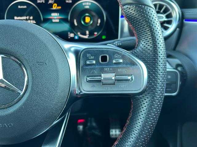 メルセデス・ベンツ Ａ２００ｄ AMGライン 埼玉県 2019(令1)年 5.6万km コスモスブラック 赤黒革シート　/レザーエクスクルーシブＰＫＧ　/アドバンスドＰＫＧ　/レーダーセーフティＰＫＧ　/ＡＣＣ　/純正ナビ　/フルセグＴＶ　/アンビエントライト　/全周囲カメラ　/ヘッドアップディスプレイ　/ドライブレコーダー