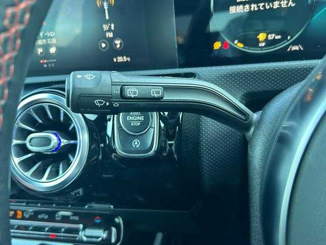 メルセデス・ベンツ Ａ２００ｄ AMGライン 埼玉県 2019(令1)年 5.6万km コスモスブラック 赤黒革シート　/レザーエクスクルーシブＰＫＧ　/アドバンスドＰＫＧ　/レーダーセーフティＰＫＧ　/ＡＣＣ　/純正ナビ　/フルセグＴＶ　/アンビエントライト　/全周囲カメラ　/ヘッドアップディスプレイ　/ドライブレコーダー