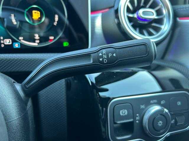 メルセデス・ベンツ Ａ２００ｄ AMGライン 埼玉県 2019(令1)年 5.6万km コスモスブラック 赤黒革シート　/レザーエクスクルーシブＰＫＧ　/アドバンスドＰＫＧ　/レーダーセーフティＰＫＧ　/ＡＣＣ　/純正ナビ　/フルセグＴＶ　/アンビエントライト　/全周囲カメラ　/ヘッドアップディスプレイ　/ドライブレコーダー