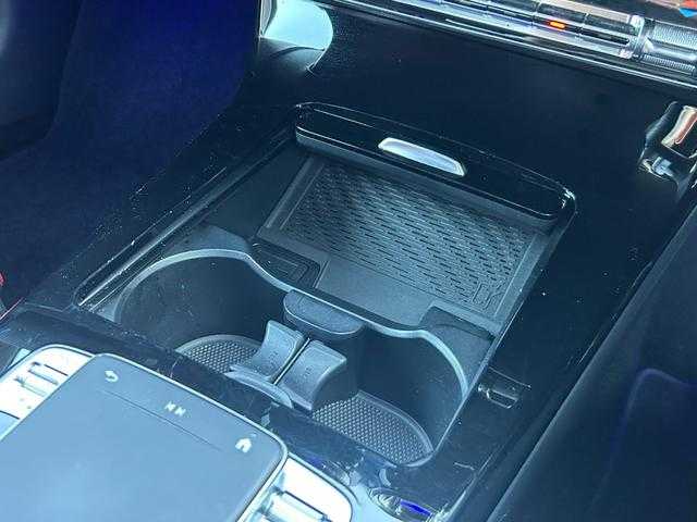 メルセデス・ベンツ Ａ２００ｄ AMGライン 埼玉県 2019(令1)年 5.6万km コスモスブラック 赤黒革シート　/レザーエクスクルーシブＰＫＧ　/アドバンスドＰＫＧ　/レーダーセーフティＰＫＧ　/ＡＣＣ　/純正ナビ　/フルセグＴＶ　/アンビエントライト　/全周囲カメラ　/ヘッドアップディスプレイ　/ドライブレコーダー