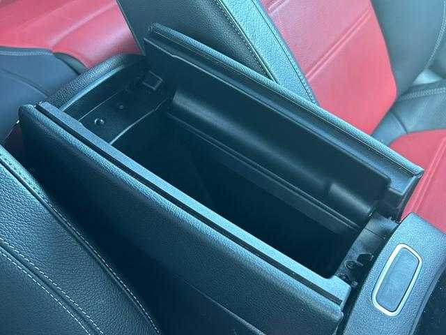 メルセデス・ベンツ Ａ２００ｄ AMGライン 埼玉県 2019(令1)年 5.6万km コスモスブラック 赤黒革シート　/レザーエクスクルーシブＰＫＧ　/アドバンスドＰＫＧ　/レーダーセーフティＰＫＧ　/ＡＣＣ　/純正ナビ　/フルセグＴＶ　/アンビエントライト　/全周囲カメラ　/ヘッドアップディスプレイ　/ドライブレコーダー