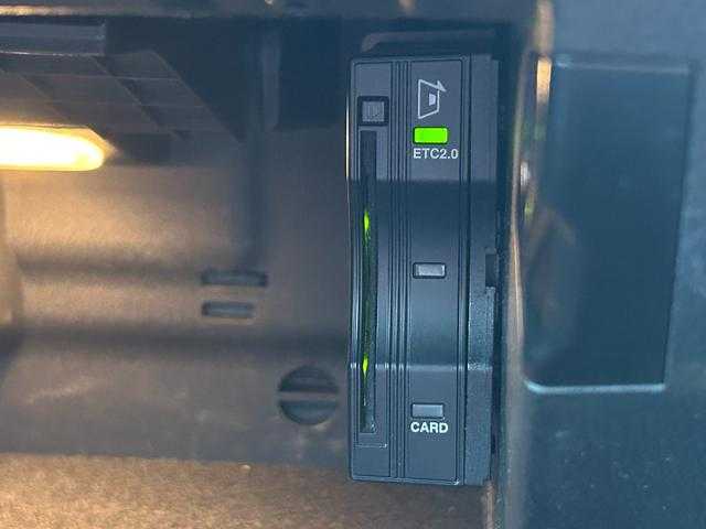 メルセデス・ベンツ Ａ２００ｄ AMGライン 埼玉県 2019(令1)年 5.6万km コスモスブラック 赤黒革シート　/レザーエクスクルーシブＰＫＧ　/アドバンスドＰＫＧ　/レーダーセーフティＰＫＧ　/ＡＣＣ　/純正ナビ　/フルセグＴＶ　/アンビエントライト　/全周囲カメラ　/ヘッドアップディスプレイ　/ドライブレコーダー