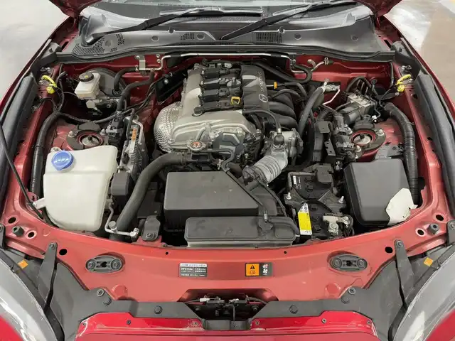 マツダ ロードスター S レザーパッケージ 三重県 2020(令2)年 4.9万km ソウルレッドクリスタルM プレミアムガソリン/FR/MTモード付フロア6AT/純正 7インチナビ/（FM/AM/aha/Stitcher/Bluetooth/USB/CD/AUX/DVD/TV/CarPlay/AndroidAuto）/ドライブレコーダー 前後/ビルトイン ETC（助手席背面パネル）/BOSEサウンドシステム/i-ACTIVSENSE（安全機能）/・スマートシティブレーキサポート（SCBS）/・車線逸脱警報システム（LDWS）/・ブラインドスポットモニタリングシステム（BSM）/・交通標識認識システム（TSR）/・ドライバーアテンションアラート（DAA）/・ハイビームコントロールシステム（HBC）/・パーキングセンサーシステム（前後）/・ABS/・横滑り防止装置/装備/・本革シート/・シートヒーター（D/N）/・オートエアコン/・オートライト/・LEDヘッドランプ/・レインセンサーワイパー（オートワイパー）/・電動調整ドアミラー/・純正16inAW/・プッシュスタート/・ステアリングスイッチ/・スマートキーx1/・保