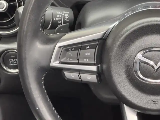 マツダ ロードスター S レザーパッケージ 三重県 2020(令2)年 4.9万km ソウルレッドクリスタルM プレミアムガソリン/FR/MTモード付フロア6AT/純正 7インチナビ/（FM/AM/aha/Stitcher/Bluetooth/USB/CD/AUX/DVD/TV/CarPlay/AndroidAuto）/ドライブレコーダー 前後/ビルトイン ETC（助手席背面パネル）/BOSEサウンドシステム/i-ACTIVSENSE（安全機能）/・スマートシティブレーキサポート（SCBS）/・車線逸脱警報システム（LDWS）/・ブラインドスポットモニタリングシステム（BSM）/・交通標識認識システム（TSR）/・ドライバーアテンションアラート（DAA）/・ハイビームコントロールシステム（HBC）/・パーキングセンサーシステム（前後）/・ABS/・横滑り防止装置/装備/・本革シート/・シートヒーター（D/N）/・オートエアコン/・オートライト/・LEDヘッドランプ/・レインセンサーワイパー（オートワイパー）/・電動調整ドアミラー/・純正16inAW/・プッシュスタート/・ステアリングスイッチ/・スマートキーx1/・保