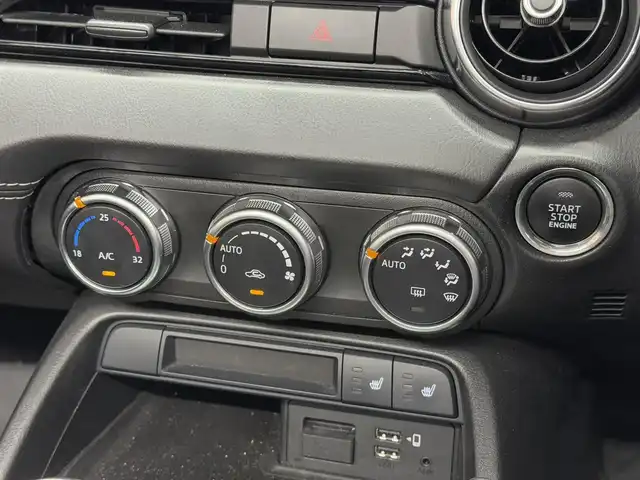 マツダ ロードスター S レザーパッケージ 三重県 2020(令2)年 4.9万km ソウルレッドクリスタルM プレミアムガソリン/FR/MTモード付フロア6AT/純正 7インチナビ/（FM/AM/aha/Stitcher/Bluetooth/USB/CD/AUX/DVD/TV/CarPlay/AndroidAuto）/ドライブレコーダー 前後/ビルトイン ETC（助手席背面パネル）/BOSEサウンドシステム/i-ACTIVSENSE（安全機能）/・スマートシティブレーキサポート（SCBS）/・車線逸脱警報システム（LDWS）/・ブラインドスポットモニタリングシステム（BSM）/・交通標識認識システム（TSR）/・ドライバーアテンションアラート（DAA）/・ハイビームコントロールシステム（HBC）/・パーキングセンサーシステム（前後）/・ABS/・横滑り防止装置/装備/・本革シート/・シートヒーター（D/N）/・オートエアコン/・オートライト/・LEDヘッドランプ/・レインセンサーワイパー（オートワイパー）/・電動調整ドアミラー/・純正16inAW/・プッシュスタート/・ステアリングスイッチ/・スマートキーx1/・保
