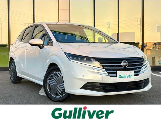 日産 ノート X 岐阜県 2024(令6)年 0.4万km ピュアホワイトパール 純正ナビ　/バックカメラ　/ＥＴＣ　/盗難防止装置　/横滑り防止装置　/アイドリングストップ　/エマージェンシーブレーキ　/前後コーナーセンサー　/ＬＥＤヘッドライト　/オートライト　/プッシュスタート　/スマートキー/スペアキー/純正フロアマット