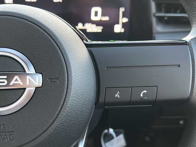 日産 ノート X 岐阜県 2024(令6)年 0.4万km ピュアホワイトパール 純正ナビ　/バックカメラ　/ＥＴＣ　/盗難防止装置　/横滑り防止装置　/アイドリングストップ　/エマージェンシーブレーキ　/前後コーナーセンサー　/ＬＥＤヘッドライト　/オートライト　/プッシュスタート　/スマートキー/スペアキー/純正フロアマット