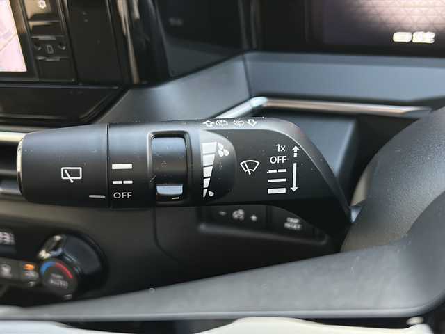 日産 ノート X 岐阜県 2024(令6)年 0.4万km ピュアホワイトパール 純正ナビ　/バックカメラ　/ＥＴＣ　/盗難防止装置　/横滑り防止装置　/アイドリングストップ　/エマージェンシーブレーキ　/前後コーナーセンサー　/ＬＥＤヘッドライト　/オートライト　/プッシュスタート　/スマートキー/スペアキー/純正フロアマット