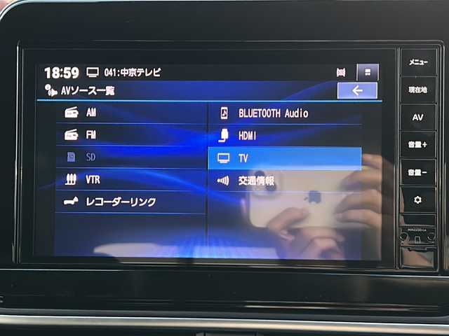 日産 ノート X 岐阜県 2024(令6)年 0.4万km ピュアホワイトパール 純正ナビ　/バックカメラ　/ＥＴＣ　/盗難防止装置　/横滑り防止装置　/アイドリングストップ　/エマージェンシーブレーキ　/前後コーナーセンサー　/ＬＥＤヘッドライト　/オートライト　/プッシュスタート　/スマートキー/スペアキー/純正フロアマット