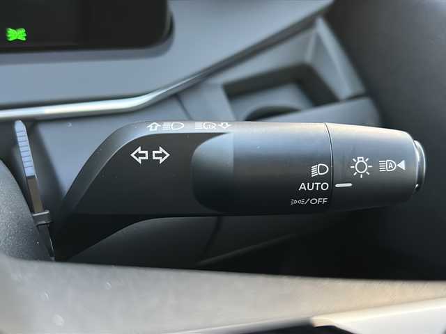日産 ノート X 岐阜県 2024(令6)年 0.4万km ピュアホワイトパール 純正ナビ　/バックカメラ　/ＥＴＣ　/盗難防止装置　/横滑り防止装置　/アイドリングストップ　/エマージェンシーブレーキ　/前後コーナーセンサー　/ＬＥＤヘッドライト　/オートライト　/プッシュスタート　/スマートキー/スペアキー/純正フロアマット