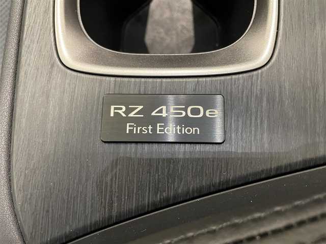 レクサス ＲＺ 450e バージョンL ファーストED 熊本県 2023(令5)年 1.7万km グラファイトブラックガラスフレーク スマートキー/プッシュスタート/フルセグTV/プリクラッシュセーフティー/アドバンスドドライブ/ロードサインアシスト/クロストラフィックアラート/レーンチェンジアシスト/プロアクティブドライビングアシスト/オートアシスト/パワーシート/エアシート/シートヒーター/ハンドルヒーター/アダプティブクルーズコントロール/ETC2.0/ガラスルーフ/ワイヤレス充電/デジタルインナーミラー/パワーバックドア