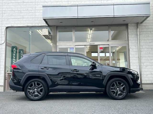 トヨタ ＲＡＶ４ ハイブリッド アドベンチャー 埼玉県 2023(令5)年 2.2万km アティチュードブラックマイカ ワンオーナー/10.5インチコネクテッドナビ対応ディスプレイオーディオ/パノラマムーンルーフ/バックカメラ/デジタルインナーミラー/ブラインドスポットモニター/LEDヘッドライト/シートヒーター/シートベンチレーション/パワーシート/ETC/ステアリングヒーター/保証書/取扱説明書/スペアキー