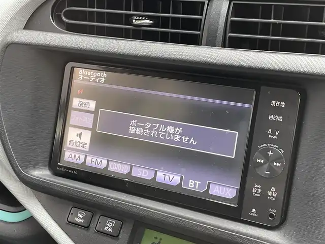 トヨタ アクア S 滋賀県 2012(平24)年 4.8万km ライムホワイトパールクリスタルシャイン 【DN登録・クレーム禁止】/純正ナビ/Bluetooth/CD/DVD/AUX/フルセグTV/バックカメラ/ステアリングリモコン/純正アルミホイール/純正フロアマット/ETC/スマートキー