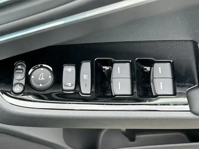 ホンダ ヴェゼル ハイブリッド e:HEV Z 栃木県 2023(令5)年 0.9万km サンドカーキパール ホンダセンシング/純正ワイドナビ/フルセグTV/Bluetooth/USB/スマホ連携/バックカメラ/ビルトインETC2.0/前後ドライブレコーダー/ハーフレザーシート/シートヒーター/ワイヤレス充電/ステアリングヒーター/シーケンシャルウィンカー/パワーバックドア/電子パーキングブレーキ/ブラインドスポットモニター/ヒルディセントコントロール/スマートキー