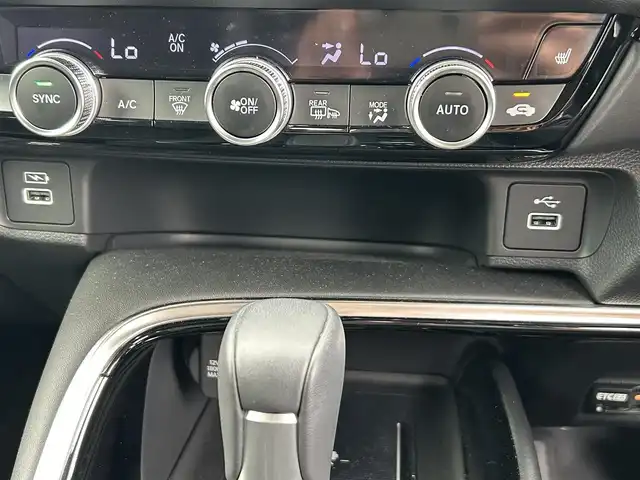 ホンダ ヴェゼル ハイブリッド e:HEV Z 栃木県 2023(令5)年 0.9万km サンドカーキパール ホンダセンシング/純正ワイドナビ/フルセグTV/Bluetooth/USB/スマホ連携/バックカメラ/ビルトインETC2.0/前後ドライブレコーダー/ハーフレザーシート/シートヒーター/ワイヤレス充電/ステアリングヒーター/シーケンシャルウィンカー/パワーバックドア/電子パーキングブレーキ/ブラインドスポットモニター/ヒルディセントコントロール/スマートキー