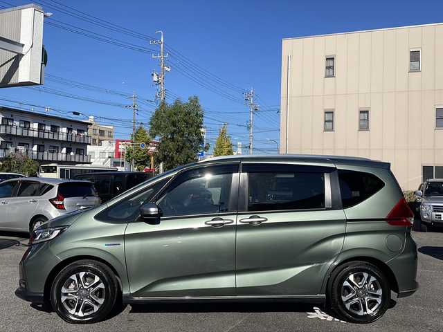 ホンダ フリード ハイブリット クロスター ホンダセンシング 愛知県 2022(令4)年 1.3万km シルバーミストグリーンM /禁煙車//ワンオーナー//純正ナビ【VXM-224VFi】//フルセグTV・DVD・Bluetooth//両側パワースライドドア//LEDヘッドライト+アクティブコーナリングライト//オートライト//CROSSTAR専用装備//ルーフレール//純正15インチアルミホイール//木目調インパネミドルエリア//コンビシート(プライムスムース×ファブリック)//Cパッケージ（ロールサンシェード、IRカット、コンフォートビューパッケージ、D/N席シートヒーター、プラズマクラスター技術搭載フルオートエアコン//HondaSENSING//衝突軽減ブレーキ//先行車発進お知らせ機能//歩行者事故低減ステアリング//路外逸脱抑制機能//アダプティブクルーズコントロール//レーンキープアシスト//誤発進抑制苦悩//後方誤発進抑制機能//電動格納式ウインカーミラー//オートリトラミラー//純正フロアマット//ステアリングスイッチ//ETC//オートライト//スペアキー//新車保証書//取扱説明書