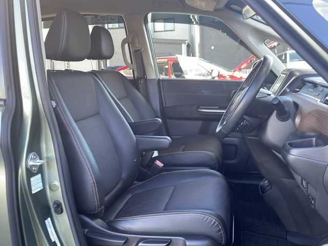 ホンダ フリード ハイブリット クロスター ホンダセンシング 愛知県 2022(令4)年 1.3万km シルバーミストグリーンM /禁煙車//ワンオーナー//純正ナビ【VXM-224VFi】//フルセグTV・DVD・Bluetooth//両側パワースライドドア//LEDヘッドライト+アクティブコーナリングライト//オートライト//CROSSTAR専用装備//ルーフレール//純正15インチアルミホイール//木目調インパネミドルエリア//コンビシート(プライムスムース×ファブリック)//Cパッケージ（ロールサンシェード、IRカット、コンフォートビューパッケージ、D/N席シートヒーター、プラズマクラスター技術搭載フルオートエアコン//HondaSENSING//衝突軽減ブレーキ//先行車発進お知らせ機能//歩行者事故低減ステアリング//路外逸脱抑制機能//アダプティブクルーズコントロール//レーンキープアシスト//誤発進抑制苦悩//後方誤発進抑制機能//電動格納式ウインカーミラー//オートリトラミラー//純正フロアマット//ステアリングスイッチ//ETC//オートライト//スペアキー//新車保証書//取扱説明書