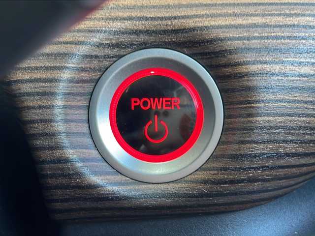 ホンダ フリード ハイブリット クロスター ホンダセンシング 愛知県 2022(令4)年 1.3万km シルバーミストグリーンM /禁煙車//ワンオーナー//純正ナビ【VXM-224VFi】//フルセグTV・DVD・Bluetooth//両側パワースライドドア//LEDヘッドライト+アクティブコーナリングライト//オートライト//CROSSTAR専用装備//ルーフレール//純正15インチアルミホイール//木目調インパネミドルエリア//コンビシート(プライムスムース×ファブリック)//Cパッケージ（ロールサンシェード、IRカット、コンフォートビューパッケージ、D/N席シートヒーター、プラズマクラスター技術搭載フルオートエアコン//HondaSENSING//衝突軽減ブレーキ//先行車発進お知らせ機能//歩行者事故低減ステアリング//路外逸脱抑制機能//アダプティブクルーズコントロール//レーンキープアシスト//誤発進抑制苦悩//後方誤発進抑制機能//電動格納式ウインカーミラー//オートリトラミラー//純正フロアマット//ステアリングスイッチ//ETC//オートライト//スペアキー//新車保証書//取扱説明書