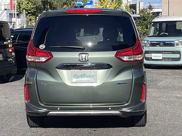 ホンダ フリード ハイブリット クロスター ホンダセンシング 愛知県 2022(令4)年 1.3万km シルバーミストグリーンM /禁煙車//ワンオーナー//純正ナビ【VXM-224VFi】//フルセグTV・DVD・Bluetooth//両側パワースライドドア//LEDヘッドライト+アクティブコーナリングライト//オートライト//CROSSTAR専用装備//ルーフレール//純正15インチアルミホイール//木目調インパネミドルエリア//コンビシート(プライムスムース×ファブリック)//Cパッケージ（ロールサンシェード、IRカット、コンフォートビューパッケージ、D/N席シートヒーター、プラズマクラスター技術搭載フルオートエアコン//HondaSENSING//衝突軽減ブレーキ//先行車発進お知らせ機能//歩行者事故低減ステアリング//路外逸脱抑制機能//アダプティブクルーズコントロール//レーンキープアシスト//誤発進抑制苦悩//後方誤発進抑制機能//電動格納式ウインカーミラー//オートリトラミラー//純正フロアマット//ステアリングスイッチ//ETC//オートライト//スペアキー//新車保証書//取扱説明書