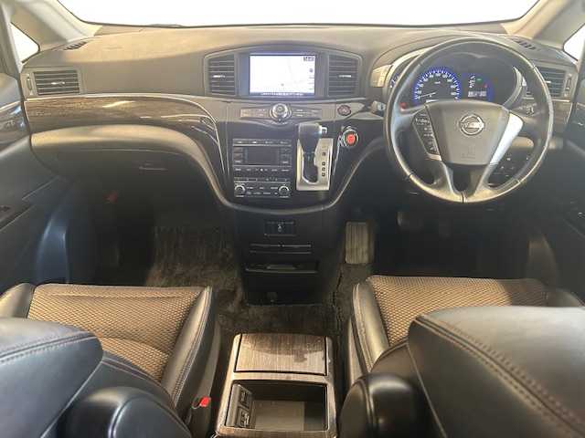 日産 エルグランド 250HWS アーバンクロム 静岡県 2012(平24)年 11.2万km ブリリアントホワイトパール (株)IDOMが運営する【じしゃロン浜松店】の自社ローン対象車両になります。こちらは現金ご利用時の価格です。自社ローンご希望の方は別途その旨お申付け下さい/〇　ナビゲーション/〇　ワンセグテレビ/〇　フリップダウンモニター/〇　全方位カメラ/〇　ウィンカーミラー/〇　プッシュスタート/〇　両側パワースライドドア/〇　ETC/〇　HID/〇　オートライト/〇　純正アルミホイール/〇　電動格納ミラー/〇　ステアリングスイッチ