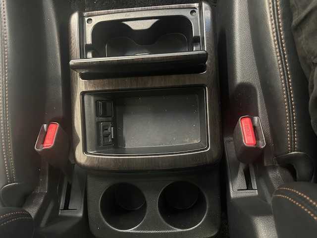 日産 エルグランド 250HWS アーバンクロム 静岡県 2012(平24)年 11.2万km ブリリアントホワイトパール (株)IDOMが運営する【じしゃロン浜松店】の自社ローン対象車両になります。こちらは現金ご利用時の価格です。自社ローンご希望の方は別途その旨お申付け下さい/〇　ナビゲーション/〇　ワンセグテレビ/〇　フリップダウンモニター/〇　全方位カメラ/〇　ウィンカーミラー/〇　プッシュスタート/〇　両側パワースライドドア/〇　ETC/〇　HID/〇　オートライト/〇　純正アルミホイール/〇　電動格納ミラー/〇　ステアリングスイッチ