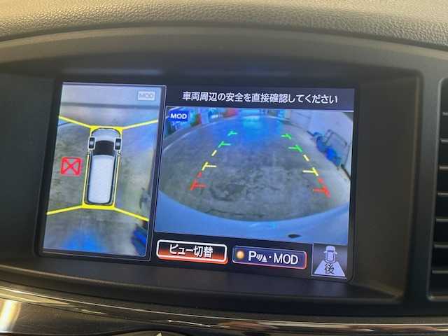 日産 エルグランド 250HWS アーバンクロム 静岡県 2012(平24)年 11.2万km ブリリアントホワイトパール (株)IDOMが運営する【じしゃロン浜松店】の自社ローン対象車両になります。こちらは現金ご利用時の価格です。自社ローンご希望の方は別途その旨お申付け下さい/〇　ナビゲーション/〇　ワンセグテレビ/〇　フリップダウンモニター/〇　全方位カメラ/〇　ウィンカーミラー/〇　プッシュスタート/〇　両側パワースライドドア/〇　ETC/〇　HID/〇　オートライト/〇　純正アルミホイール/〇　電動格納ミラー/〇　ステアリングスイッチ