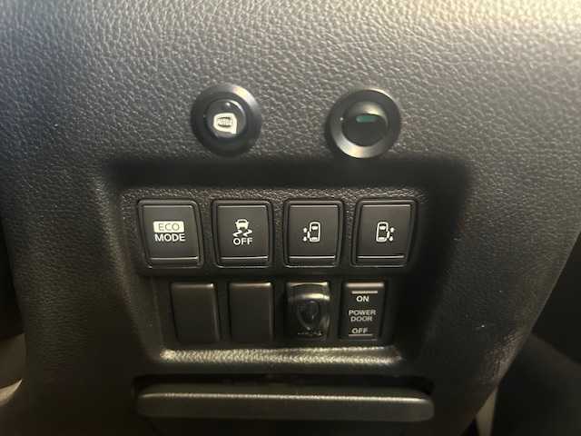 日産 エルグランド 250HWS アーバンクロム 静岡県 2012(平24)年 11.2万km ブリリアントホワイトパール (株)IDOMが運営する【じしゃロン浜松店】の自社ローン対象車両になります。こちらは現金ご利用時の価格です。自社ローンご希望の方は別途その旨お申付け下さい/〇　ナビゲーション/〇　ワンセグテレビ/〇　フリップダウンモニター/〇　全方位カメラ/〇　ウィンカーミラー/〇　プッシュスタート/〇　両側パワースライドドア/〇　ETC/〇　HID/〇　オートライト/〇　純正アルミホイール/〇　電動格納ミラー/〇　ステアリングスイッチ