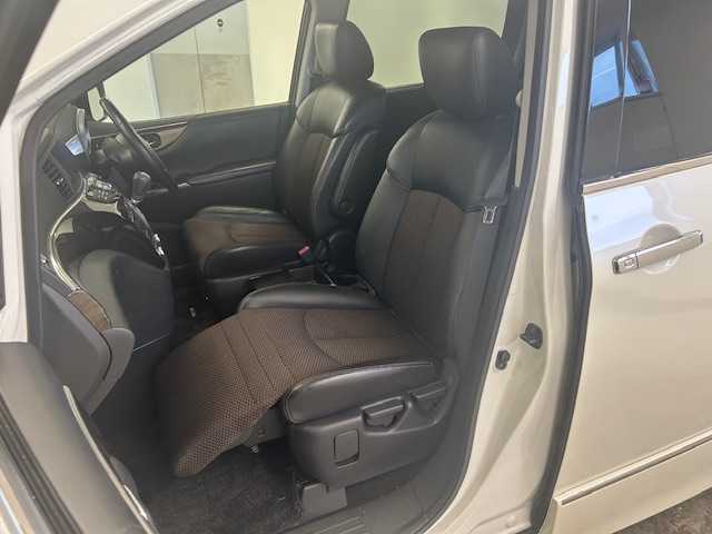 日産 エルグランド 250HWS アーバンクロム 静岡県 2012(平24)年 11.2万km ブリリアントホワイトパール (株)IDOMが運営する【じしゃロン浜松店】の自社ローン対象車両になります。こちらは現金ご利用時の価格です。自社ローンご希望の方は別途その旨お申付け下さい/〇　ナビゲーション/〇　ワンセグテレビ/〇　フリップダウンモニター/〇　全方位カメラ/〇　ウィンカーミラー/〇　プッシュスタート/〇　両側パワースライドドア/〇　ETC/〇　HID/〇　オートライト/〇　純正アルミホイール/〇　電動格納ミラー/〇　ステアリングスイッチ