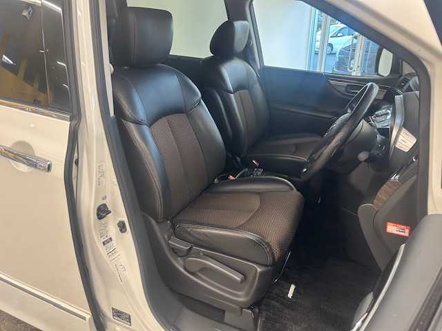 日産 エルグランド 250HWS アーバンクロム 静岡県 2012(平24)年 11.2万km ブリリアントホワイトパール (株)IDOMが運営する【じしゃロン浜松店】の自社ローン対象車両になります。こちらは現金ご利用時の価格です。自社ローンご希望の方は別途その旨お申付け下さい/〇　ナビゲーション/〇　ワンセグテレビ/〇　フリップダウンモニター/〇　全方位カメラ/〇　ウィンカーミラー/〇　プッシュスタート/〇　両側パワースライドドア/〇　ETC/〇　HID/〇　オートライト/〇　純正アルミホイール/〇　電動格納ミラー/〇　ステアリングスイッチ